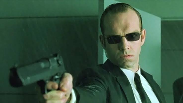 Ajan Smith (Hugo Weaving)