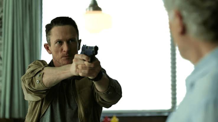 Adam Mackenzie (Jonathan Tucker)