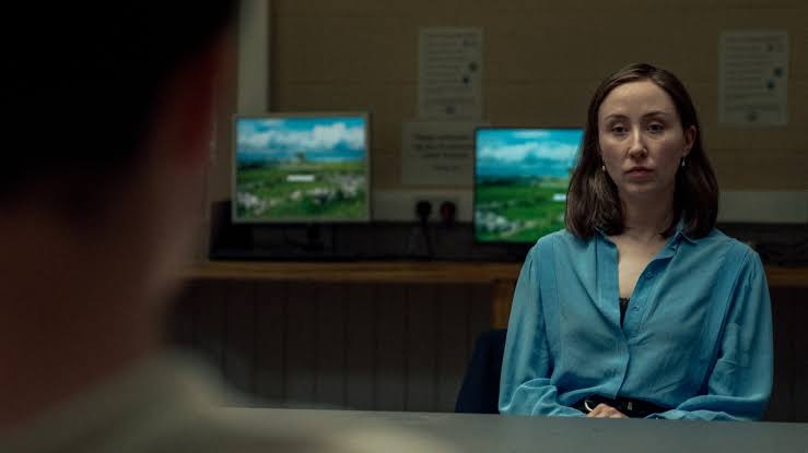 Briony (Erin Doherty)