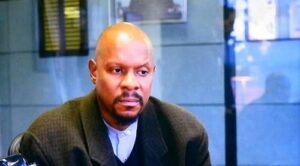 Dr. Bob Sweeney (Avery Brooks)