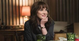 Joyce Byers (Winona Ryder)